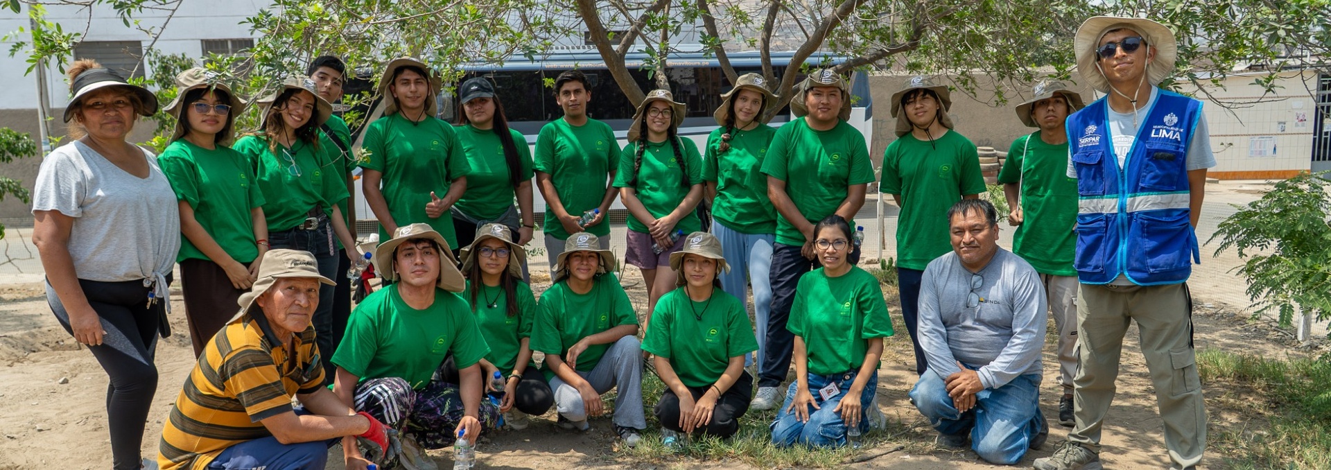 Voluntarios ESAN siembran más de 150 árboles para el Programa Lima Verde
